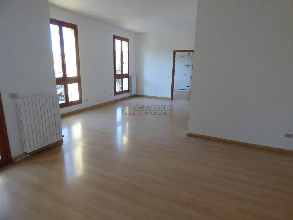 Appartamento a Bollate in Via Camillo Benso di Cavour, 29 - Foto 2