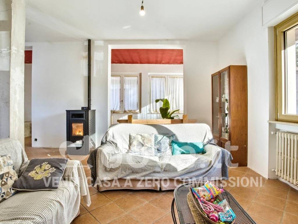 Villa a Carnago in Via XXV Aprile, 11 - Foto 2