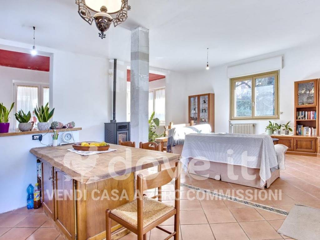 Villa a Carnago in Via XXV Aprile, 11 - Foto 4