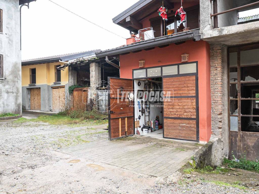 Appartamento a Monguzzo in Via Piazzale Corte 24 - Foto 2