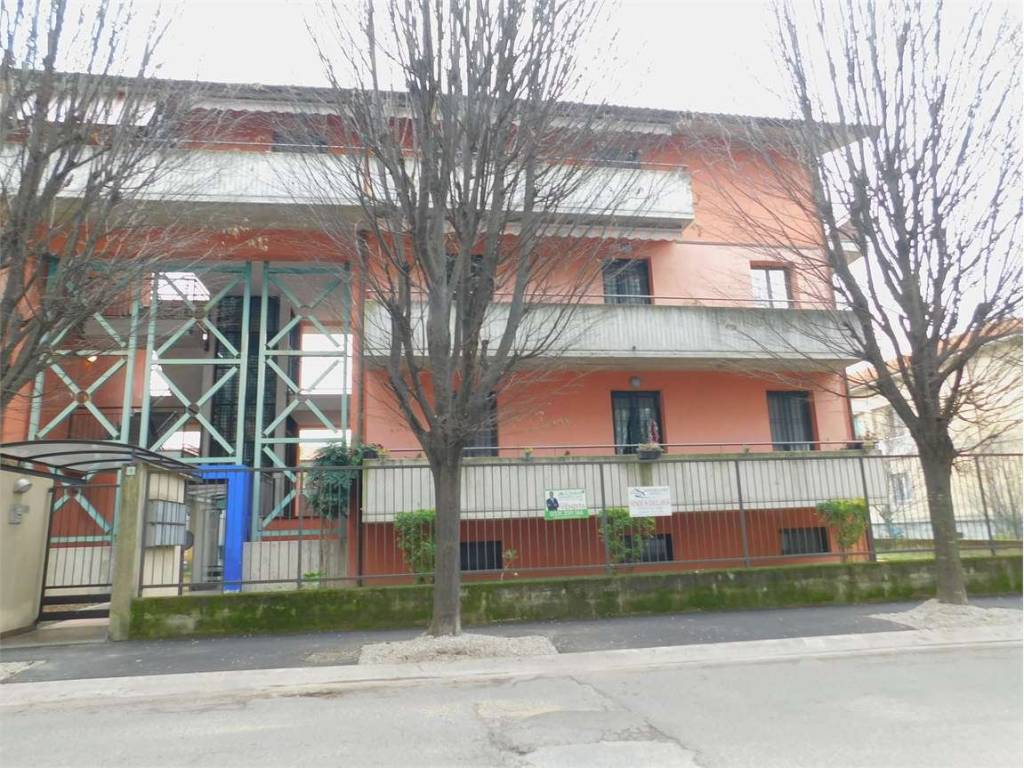 Appartamento a Somma lombardo in via primo maggio, 7 - Foto 3