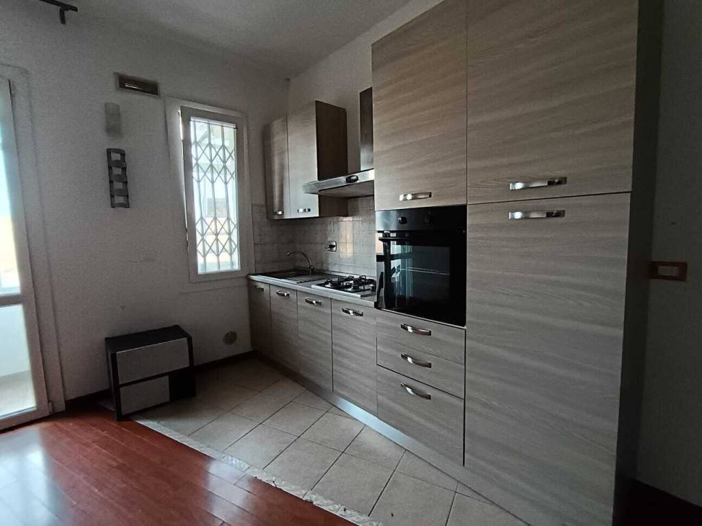 Appartamento a Livorno in Via Cestoni, 22 - Foto 2