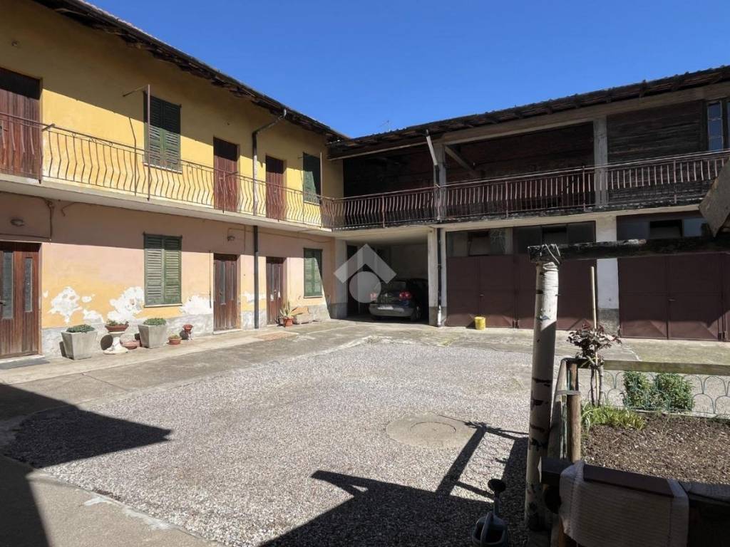 Casa indipendente a Binago in VIA SAN GIOVANNI, 12 - Foto 2