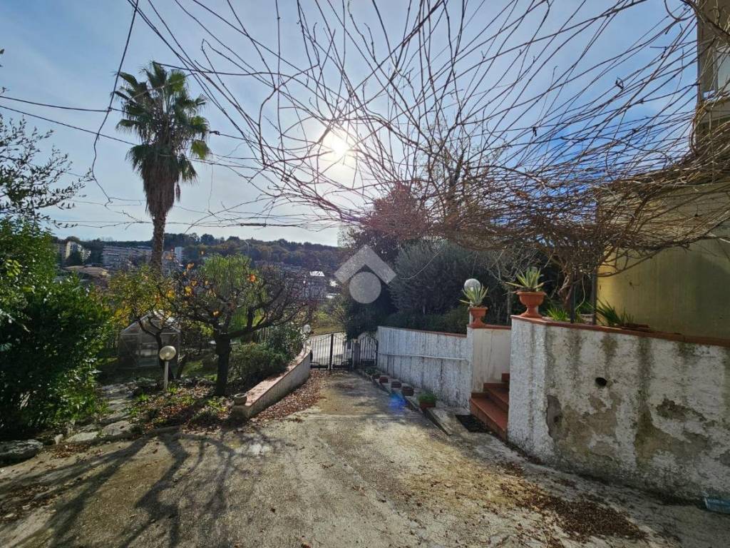 Villa a Folignano in Via Barbarana, 19 - Foto 2