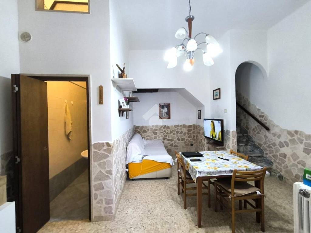 Casa indipendente a Mola di bari in VICO ROSALIA, 19 - Foto 2