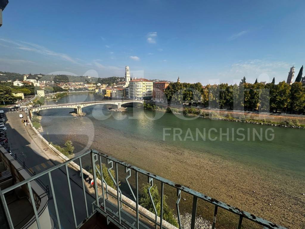 Appartamento a Verona in lungadige matteotti, 6 - Foto 2