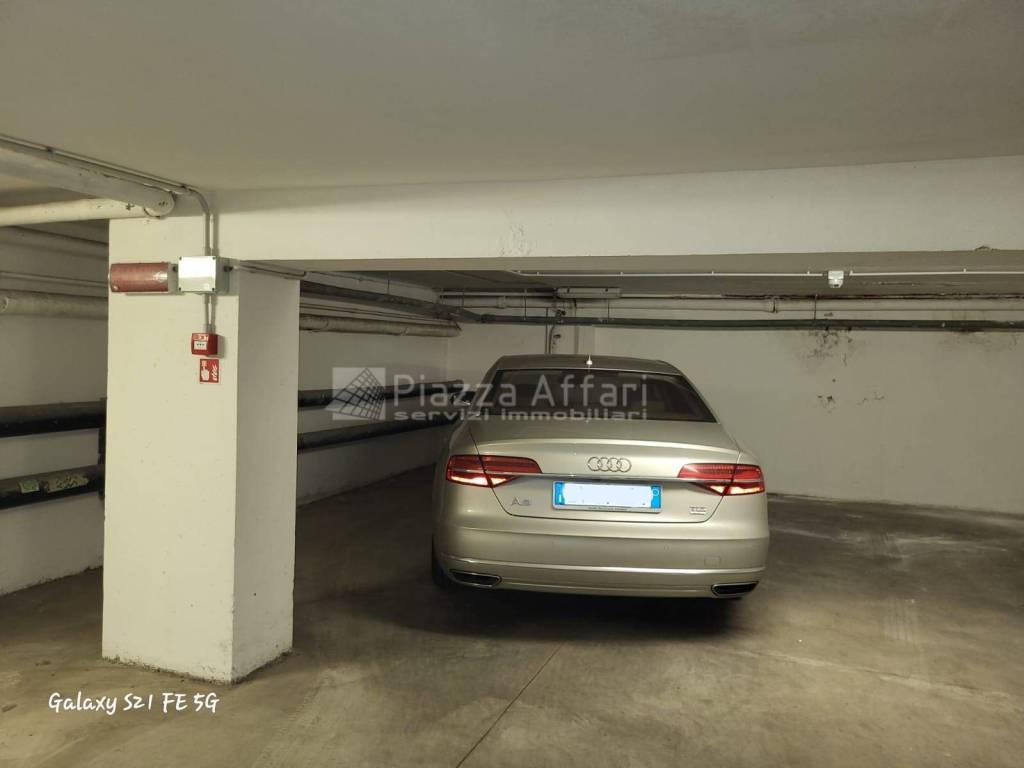 Box / garage a Reggio emilia in Galleria Cavour, 13 - Foto 2