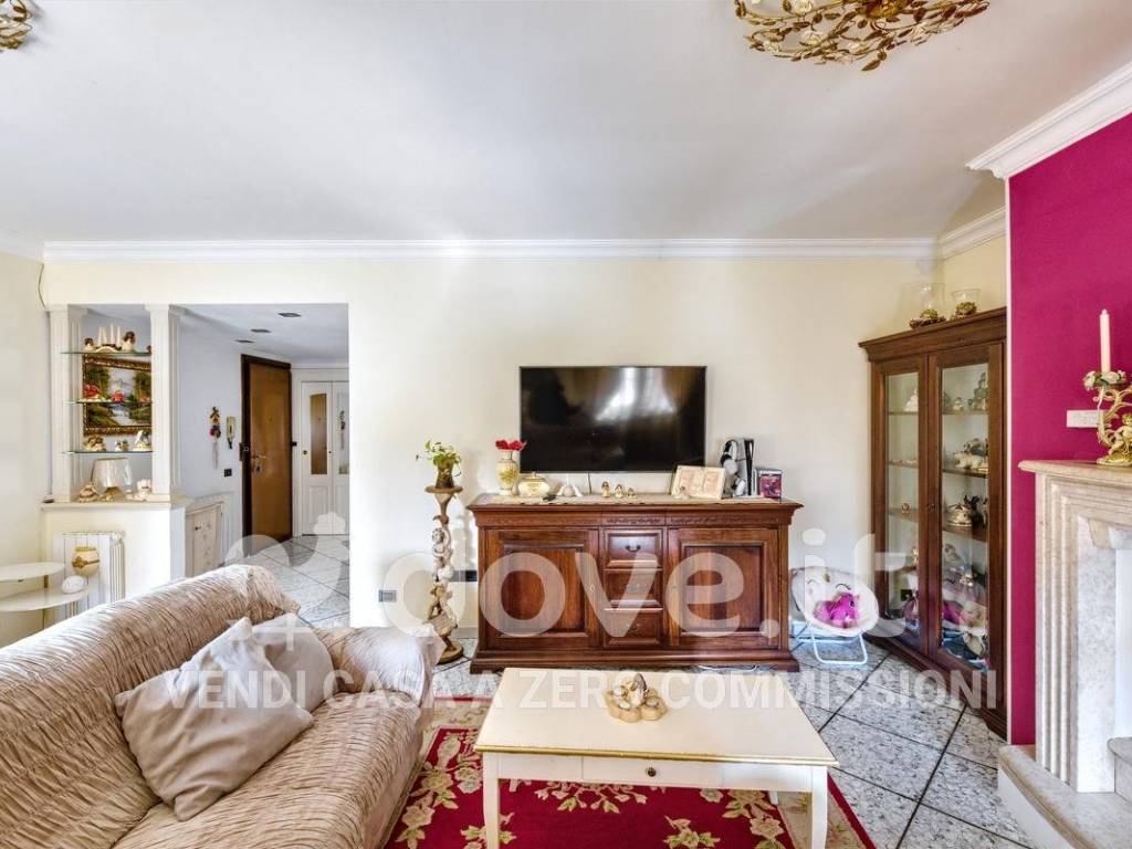 Villa a Castelletto sopra ticino in Via Eugenio Montale, 8 - Foto 2