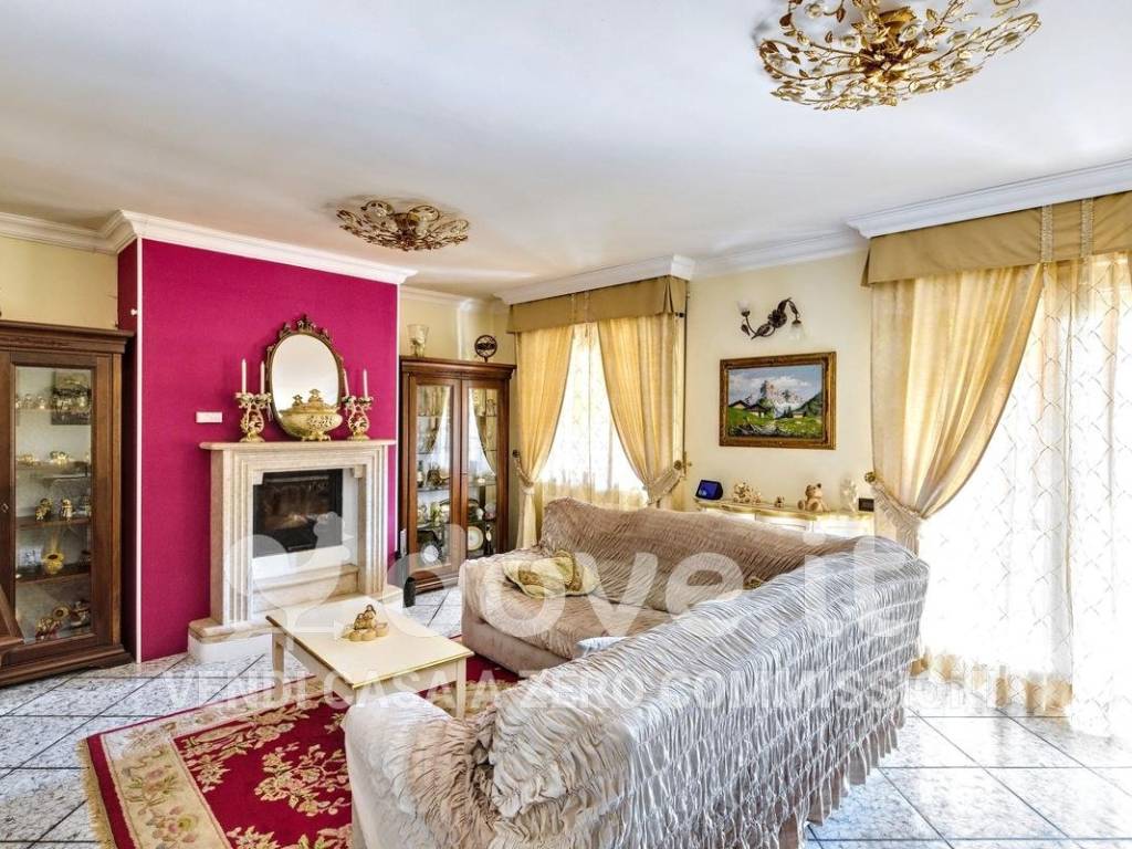 Villa a Castelletto sopra ticino in Via Eugenio Montale, 8 - Foto 3