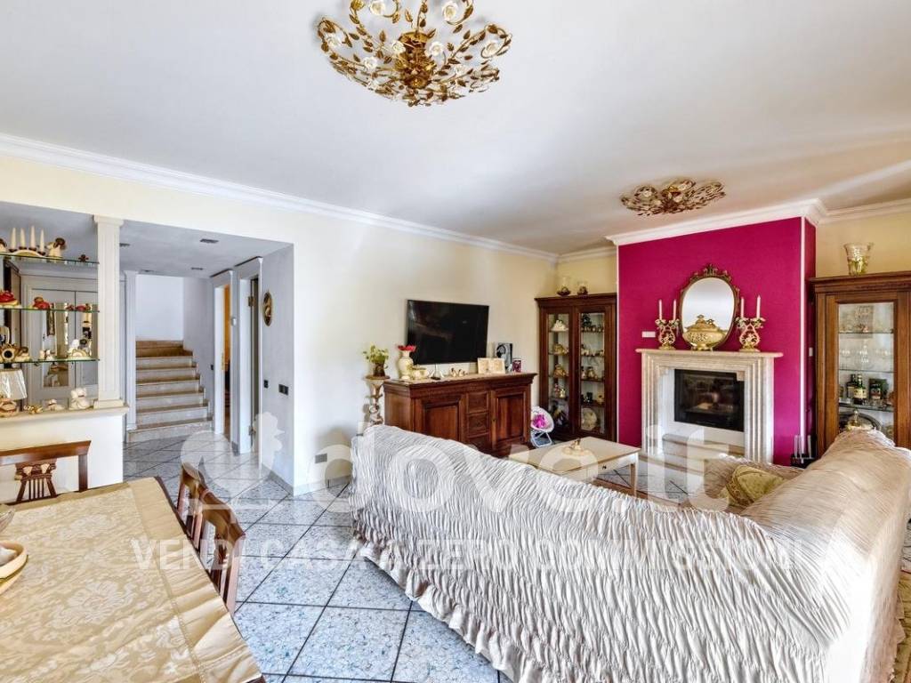 Villa a Castelletto sopra ticino in Via Eugenio Montale, 8 - Foto 4