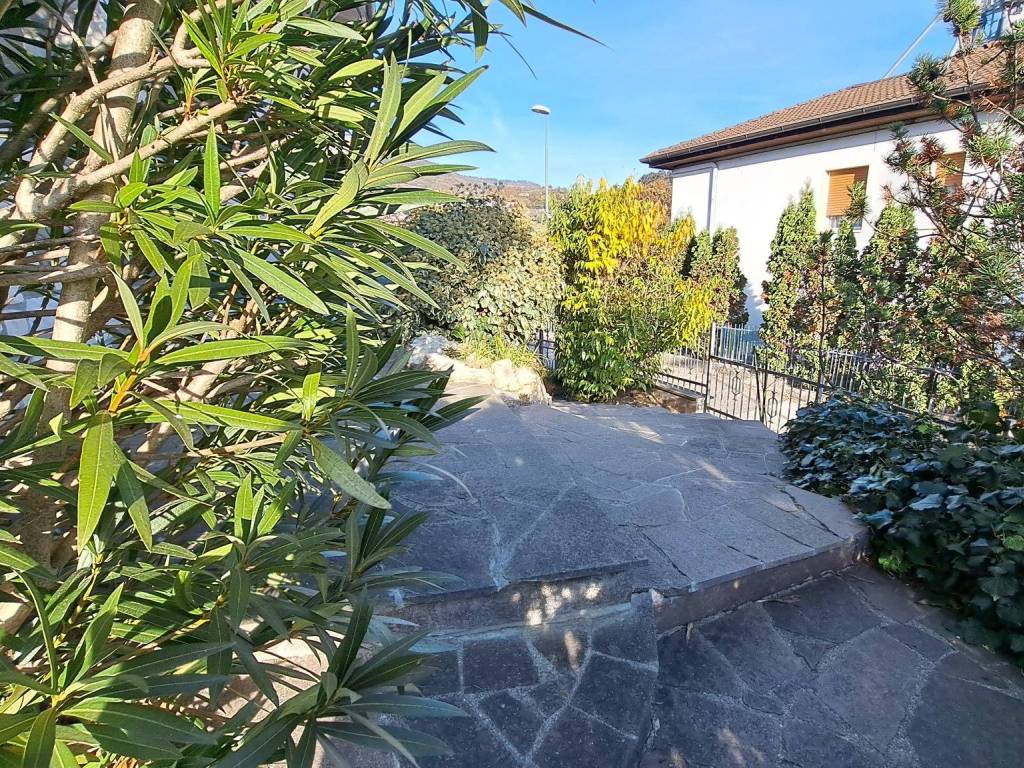 Villa a Trento in Via dei Giardini, 47 - Foto 2