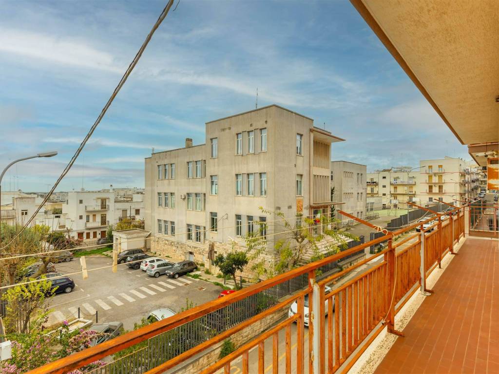 Appartamento a Ceglie messapica in via masaccio - Foto 2