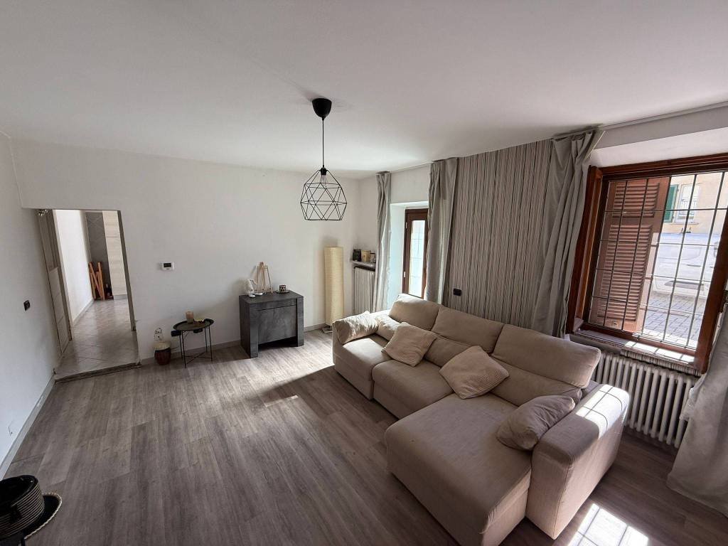 Appartamento a Oltrona di san mamette in Via Vittorio Emanuele II, 7 - Foto 2