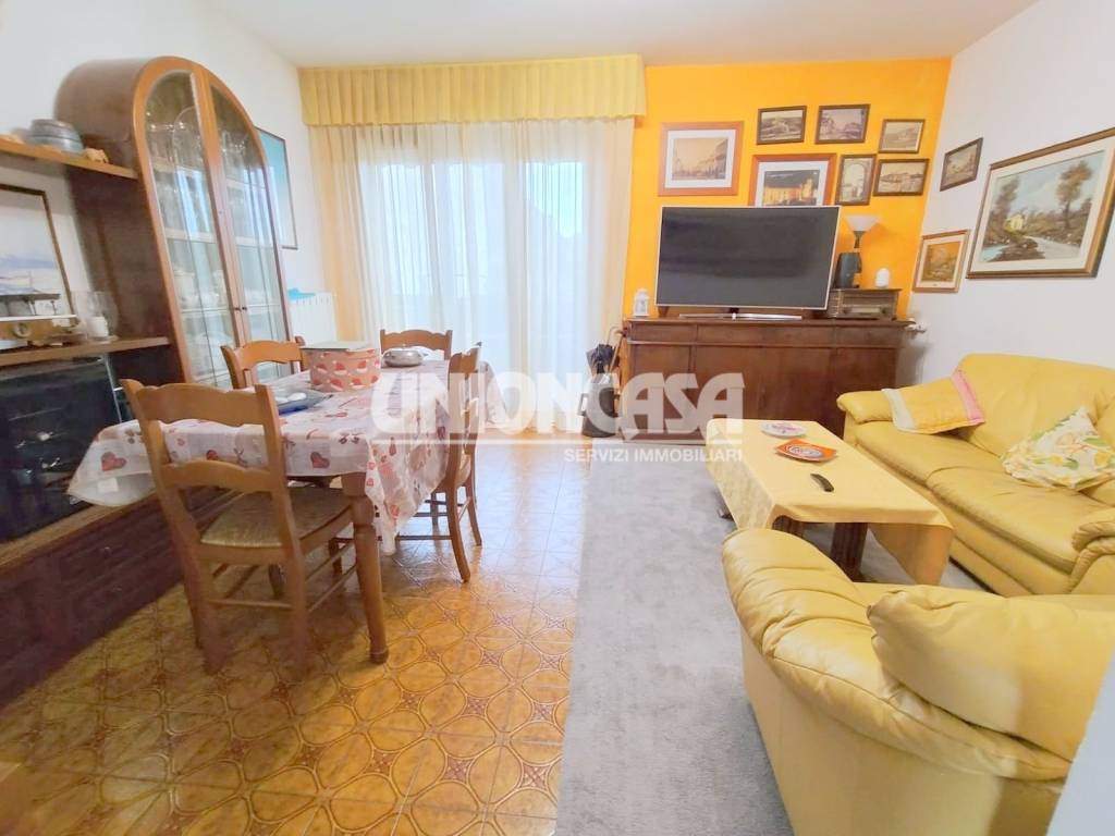 Appartamento a Malnate in Via Isola Pescatori - Foto 4