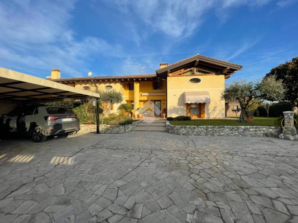 Villa a Bassano del grappa in Via Travettore, 91 - Foto 3