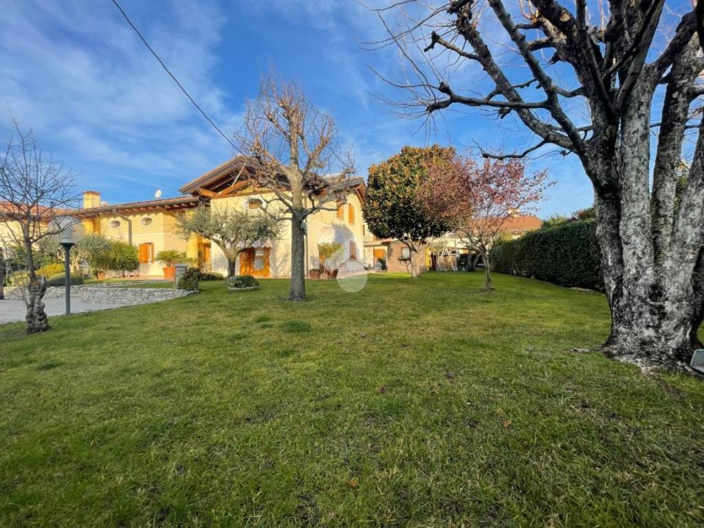 Villa a Bassano del grappa in Via Travettore, 91 - Foto 4
