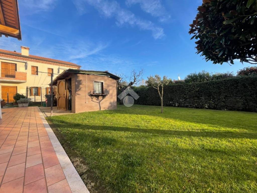 Villa a Bassano del grappa in Via Travettore, 91 - Foto 5