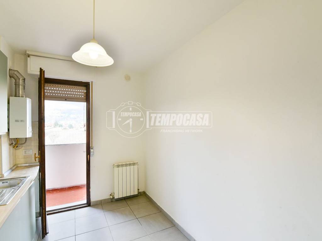 Appartamento a Erba in Via Lecco - Foto 4