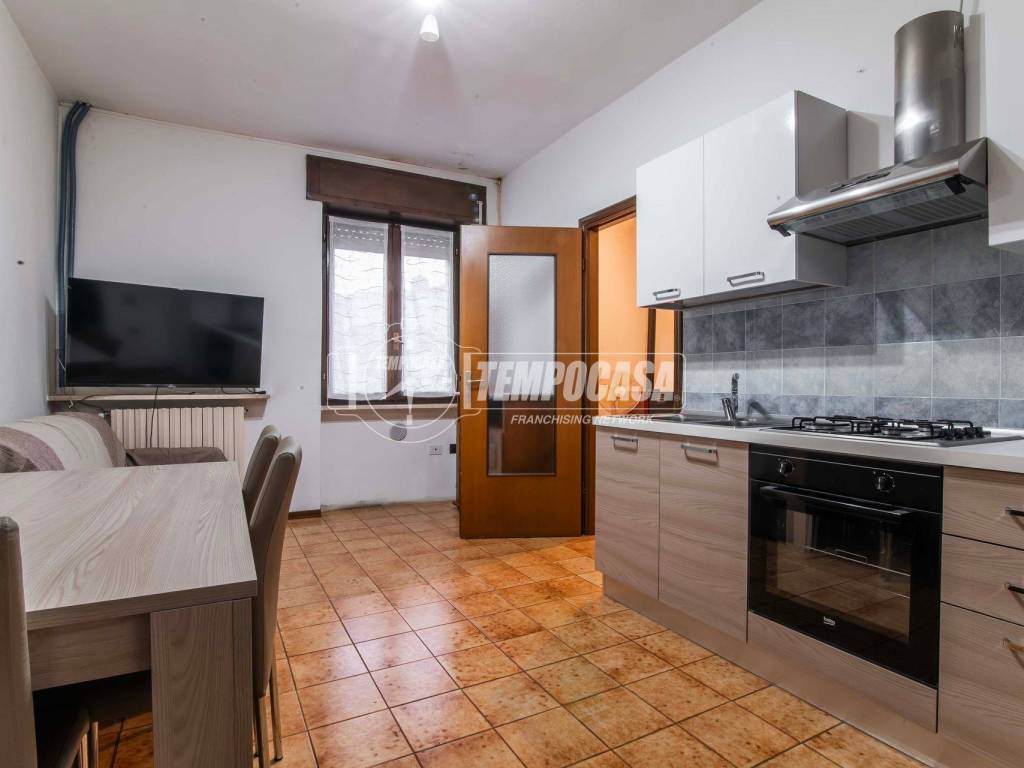 Appartamento a Gorla minore in Via MADONNA DELL'ALBERO 13 - Foto 2