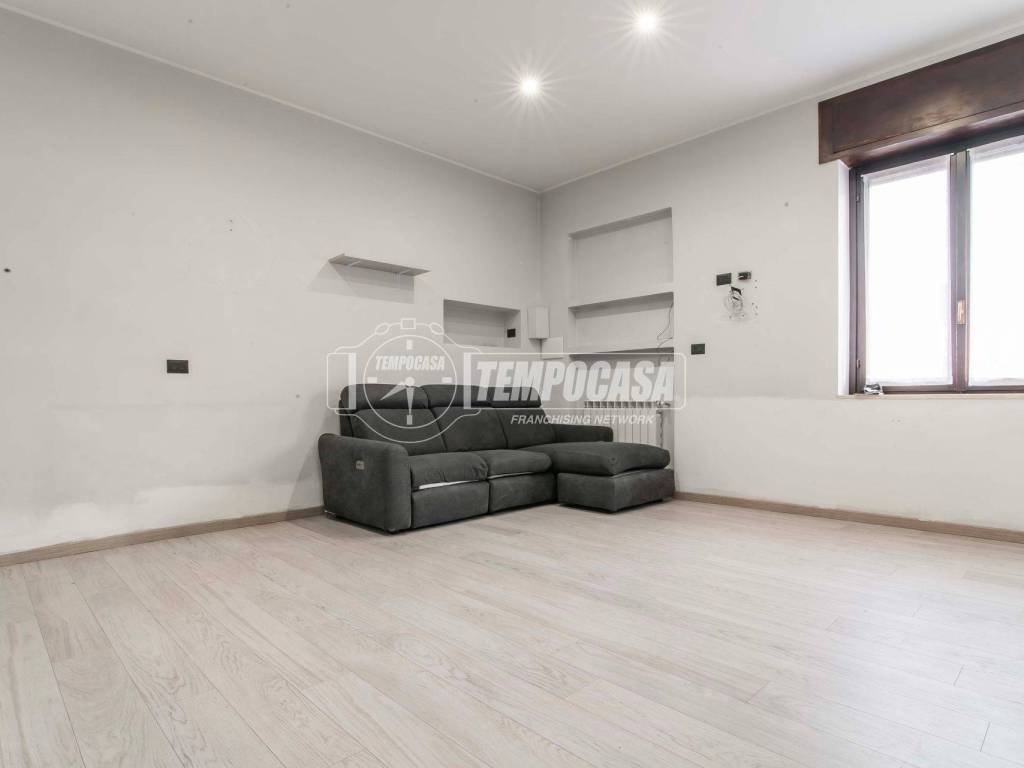 Appartamento a Gorla minore in Via MADONNA DELL'ALBERO 13 - Foto 4