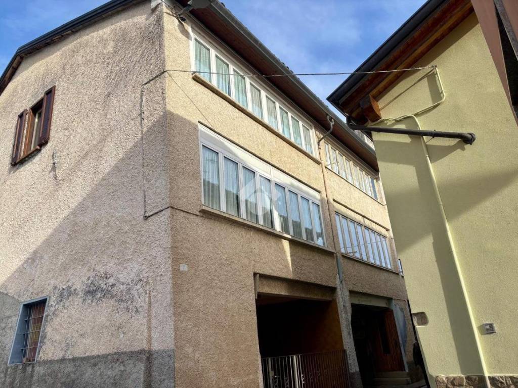 Casa indipendente a Gazzaniga in Via Leone XIII, 18 - Foto 2