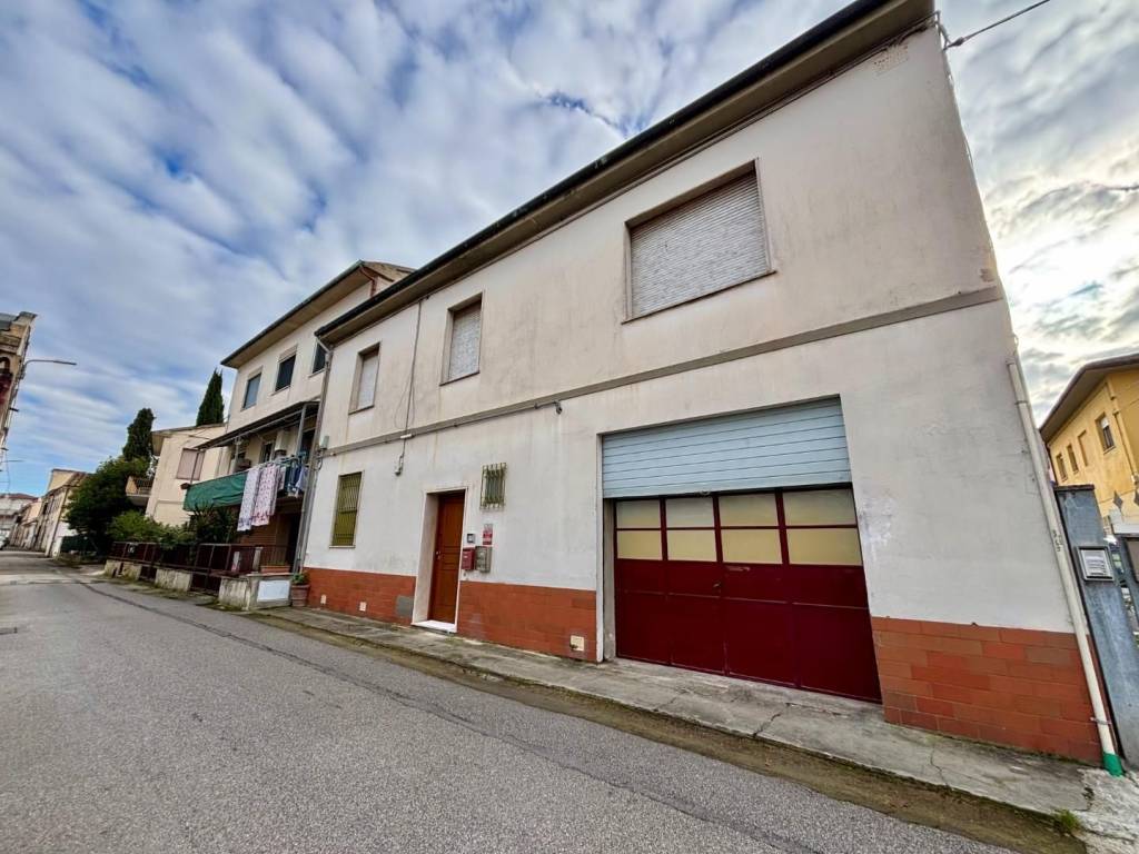Casa indipendente a Pontedera in Via del Fosso Vecchio, , 69 - Foto 2