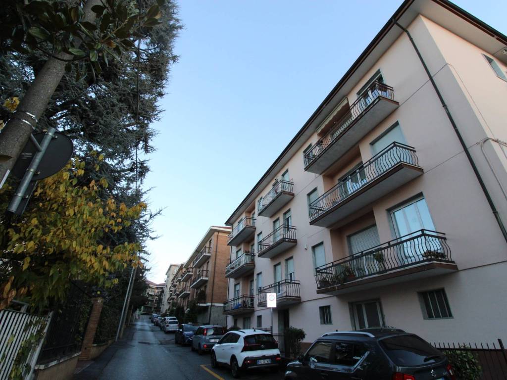 Appartamento a Alba in Via Leonardo Cocito, 18 - Foto 3