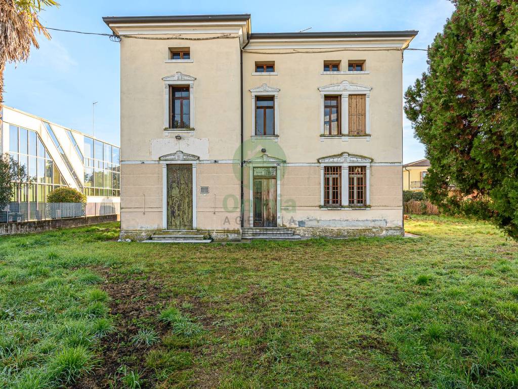 Villa a Rossano veneto in Via Salute, 69 - Foto 2