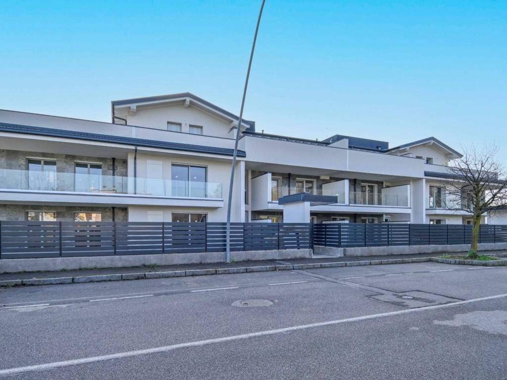 Appartamento a Calusco d'adda in Via Carlo Alberto Dalla Chiesa, 241 - Foto 2