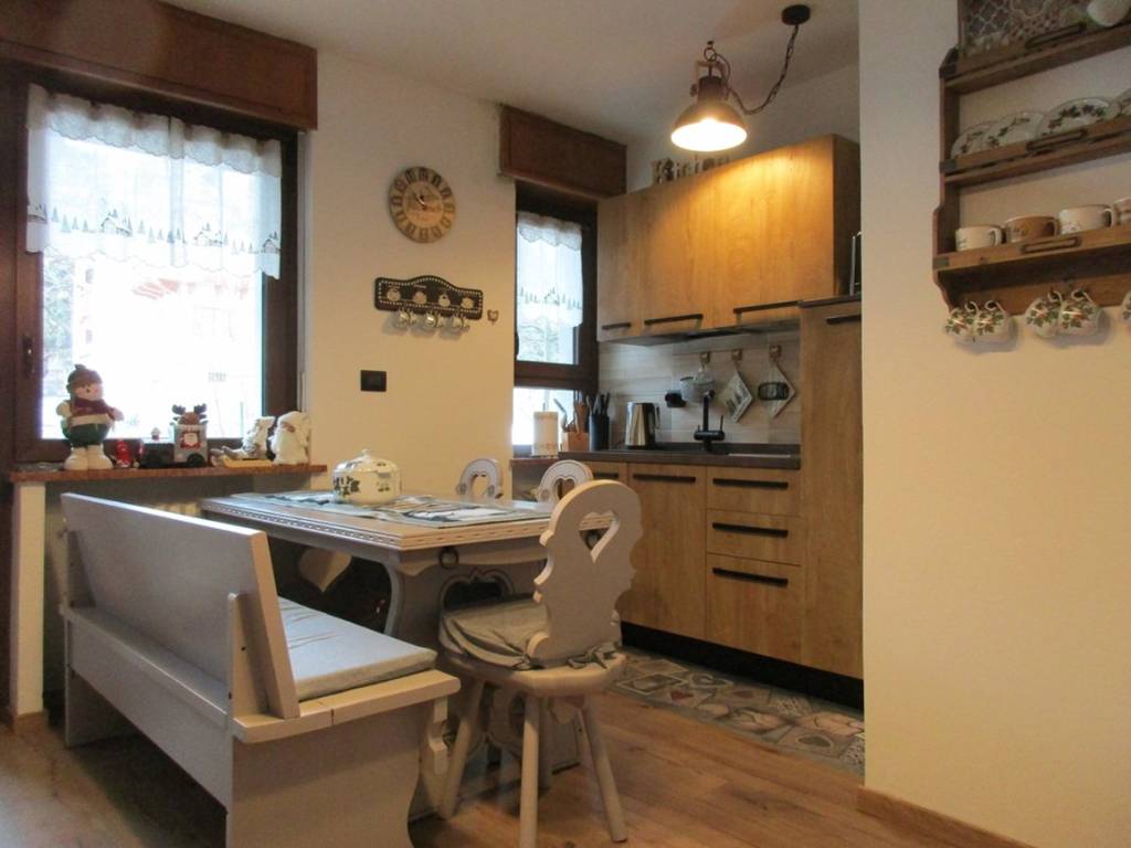 Appartamento a Bardonecchia in Viale Roma, 35 - Foto 2