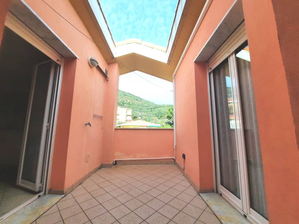 Attico / mansarda a Pietra ligure in Via Pirelli, 25 - Foto 2