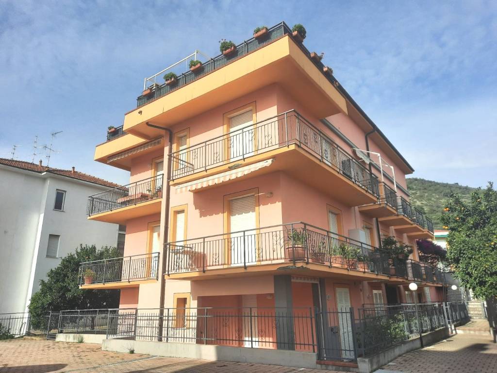 Attico / mansarda a Pietra ligure in Via Pirelli, 25 - Foto 3