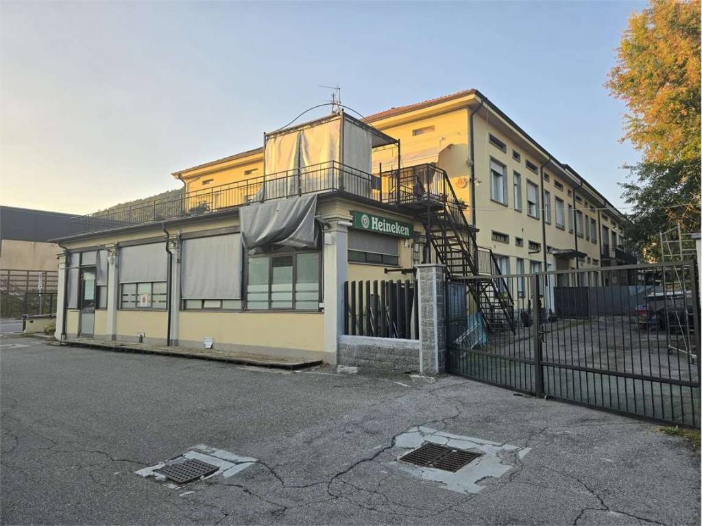 Palazzo / stabile a Verbania in Viale Azari, 102 - Foto 4
