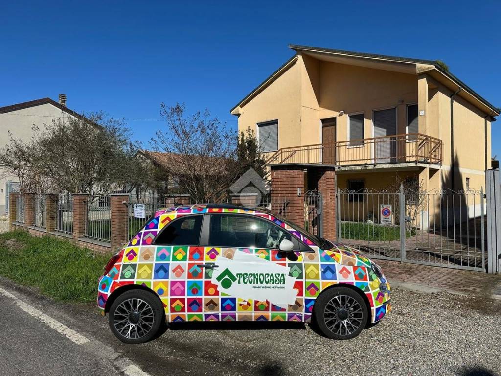 Casa indipendente a Voghera in Strada Torremenapace, 70 - Foto 2