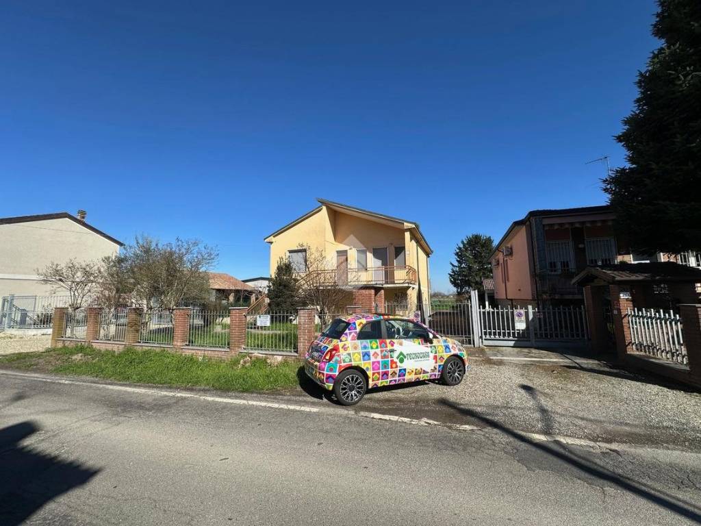 Casa indipendente a Voghera in Strada Torremenapace, 70 - Foto 3
