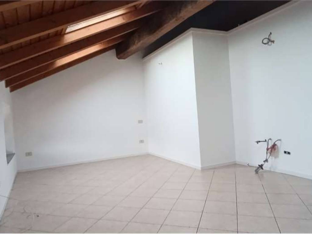 Appartamento a Dolzago in Via Parini - Foto 4