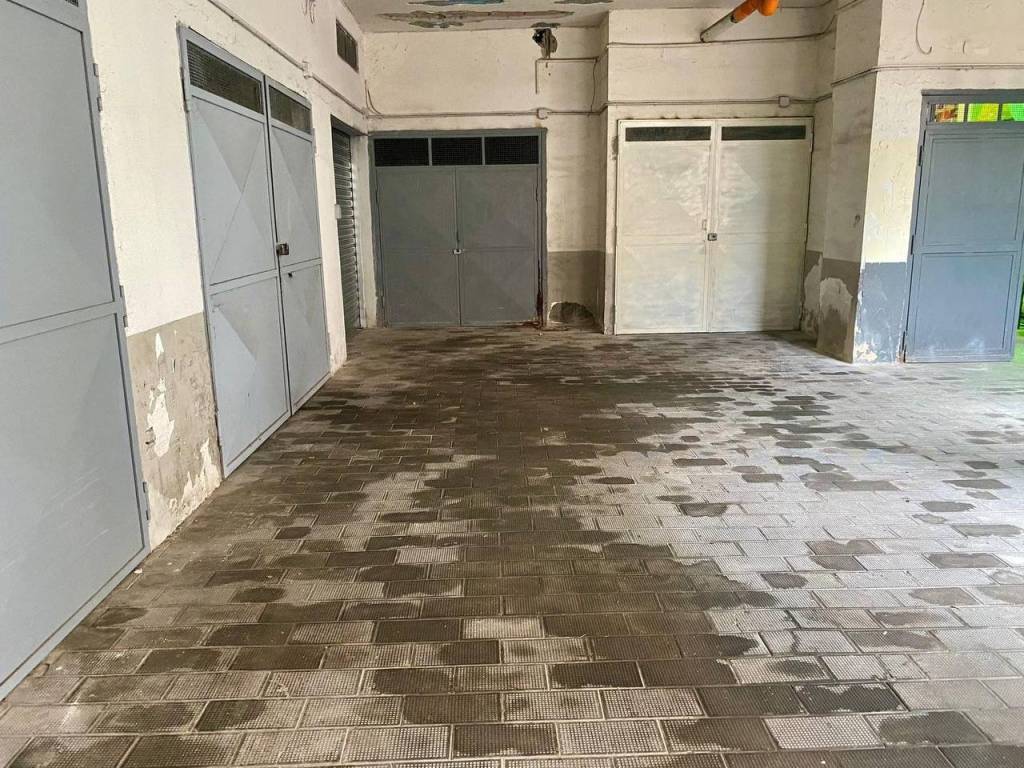 Box / garage a San giorgio a cremano in Via Guglielmo Marconi, 84 - Foto 4