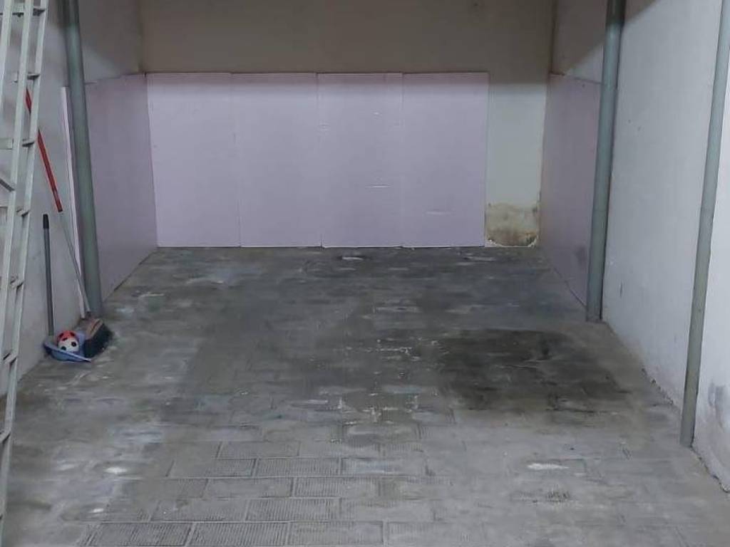 Box / garage a San giorgio a cremano in Via Guglielmo Marconi, 84 - Foto 5