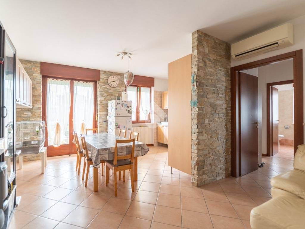 Appartamento a Villafranca di verona in Via Olmo - Foto 2