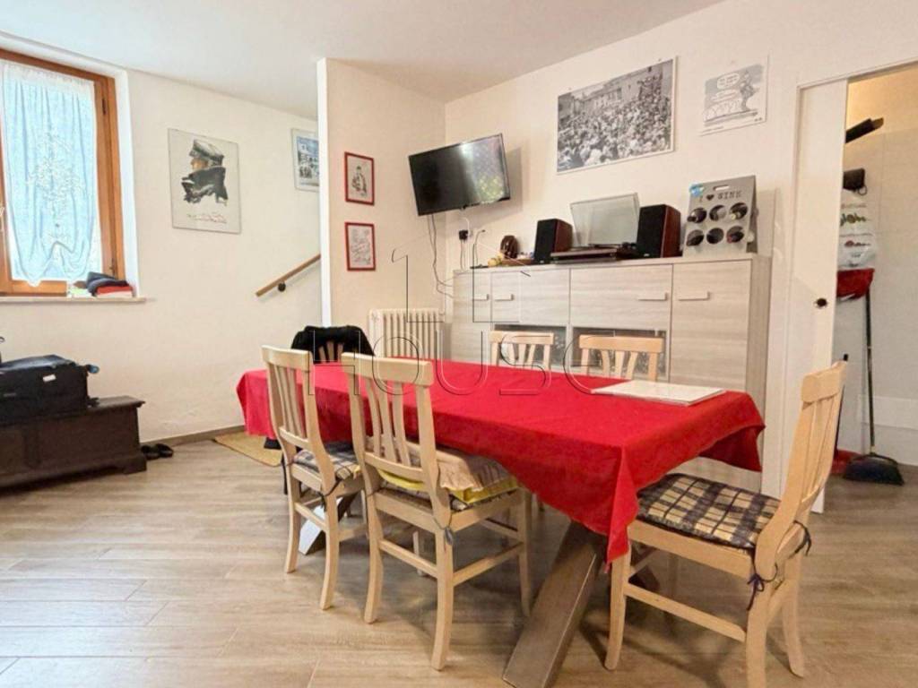 Casa indipendente a Città di castello in Via delle Terme, Terme di Fontecchio, Città di Castello, Perugia, Umbria, Italia - Foto 2