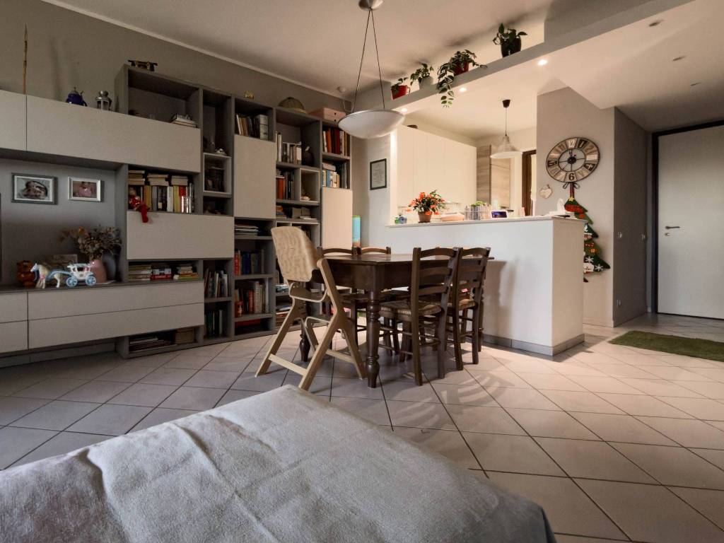 Appartamento a Castelletto sopra ticino in Via Mirabella - Foto 2