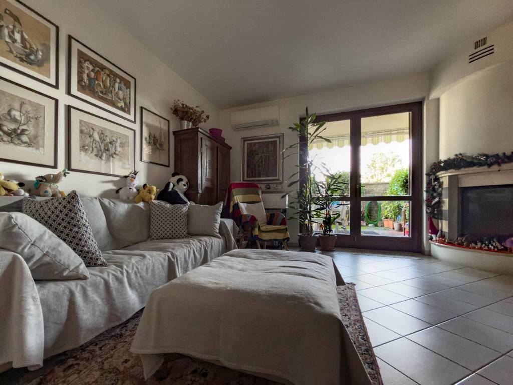 Appartamento a Castelletto sopra ticino in Via Mirabella - Foto 4