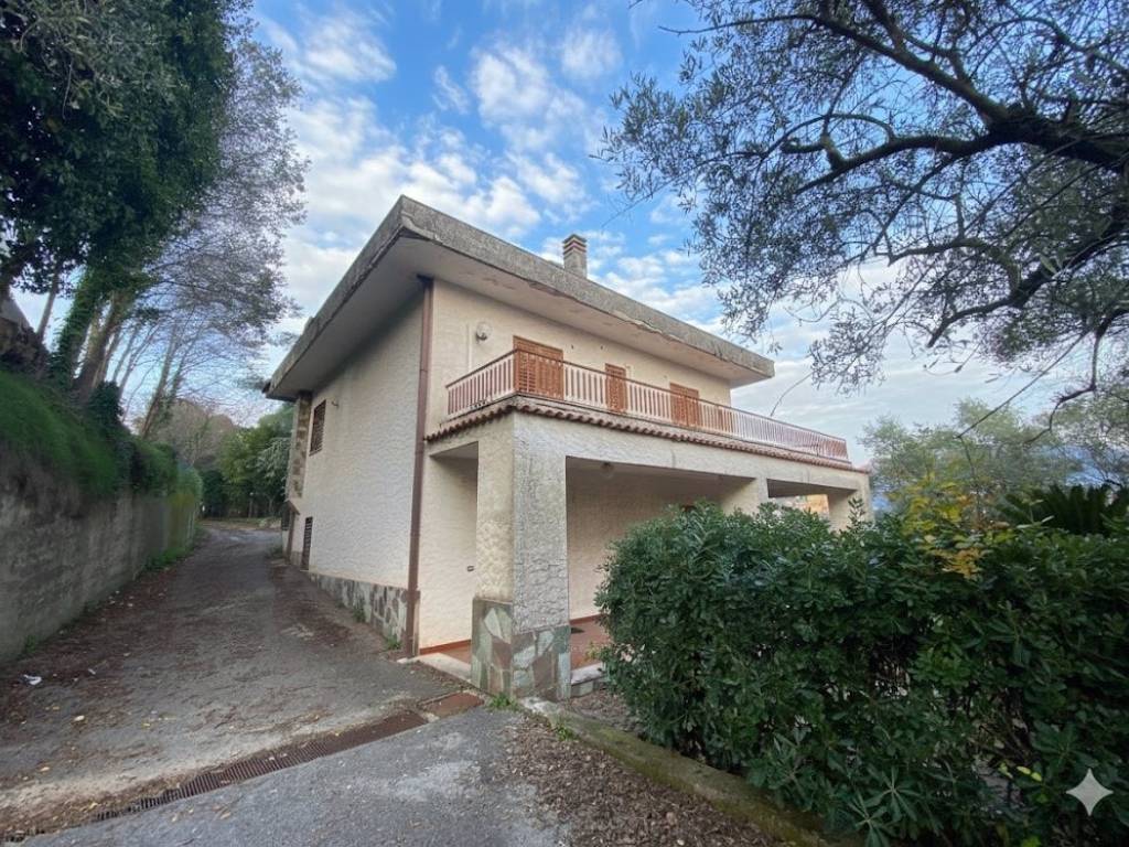 Villa a Cava de' tirreni in Via Paolina Craven - Foto 4