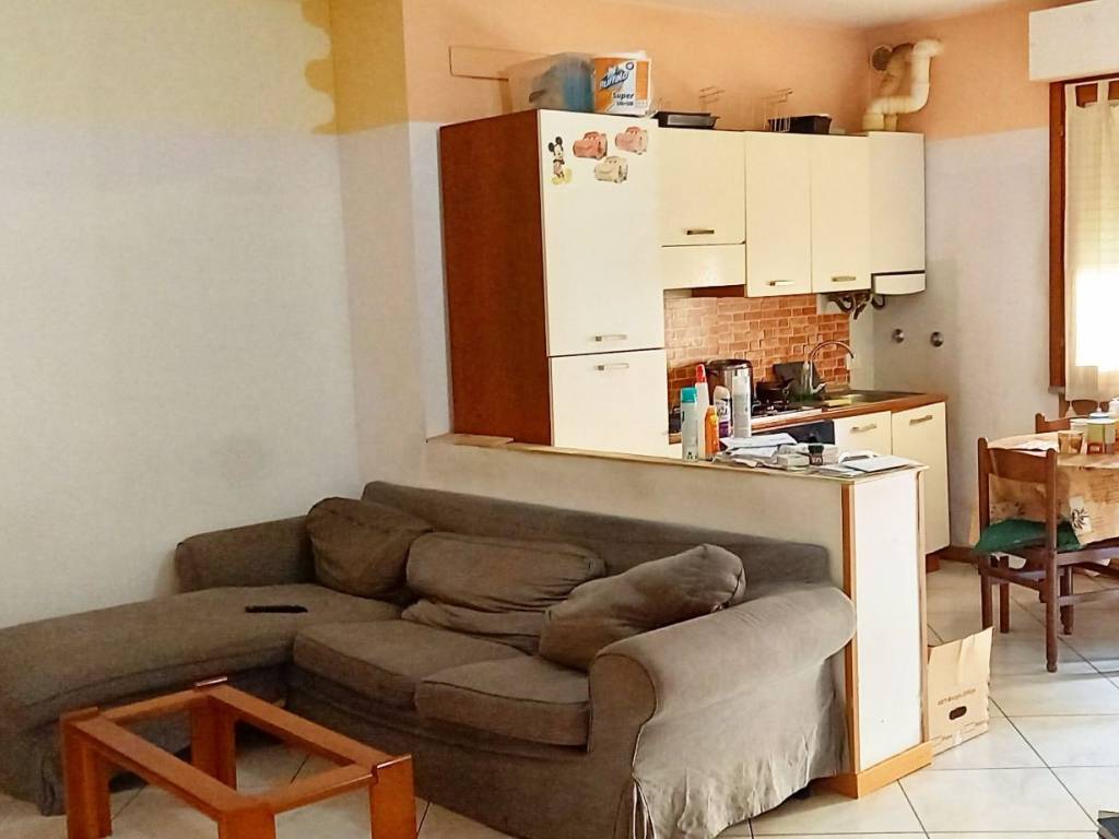 Appartamento a Castiglione delle stiviere in Via Pietro Nenni - Foto 3