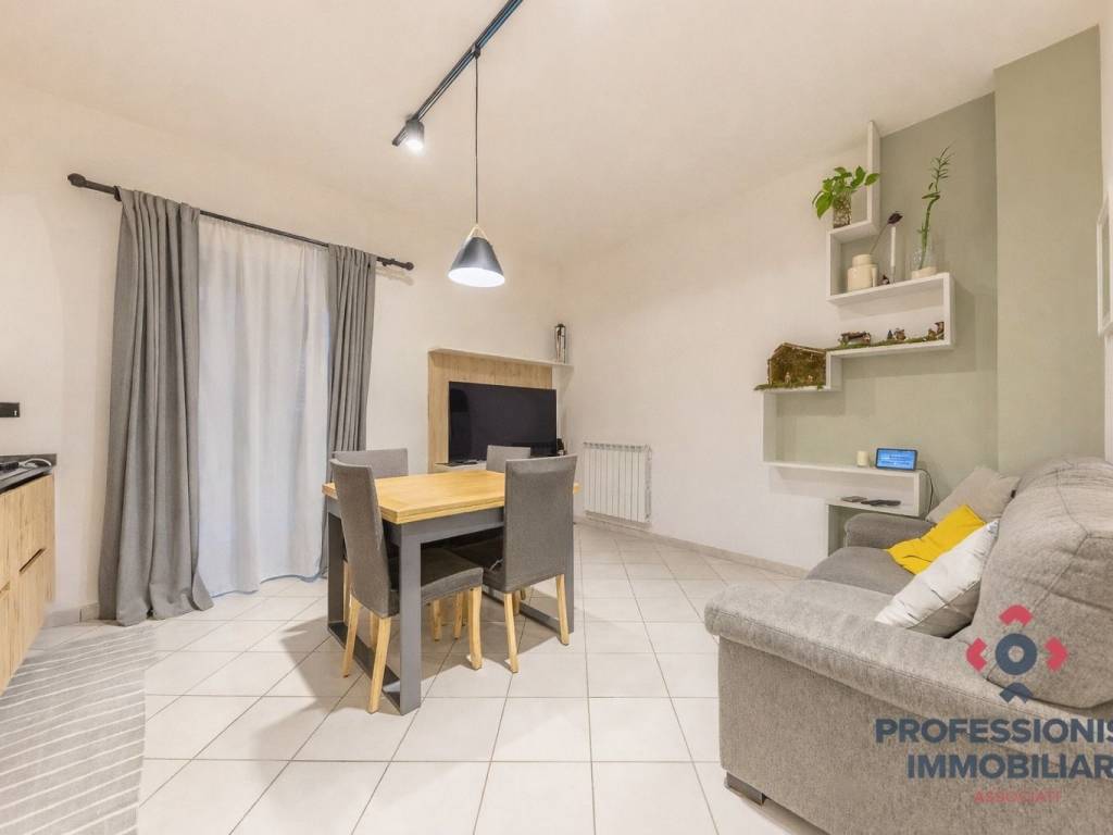 Appartamento a Castelnuovo di porto in Via Montefiore - Foto 2