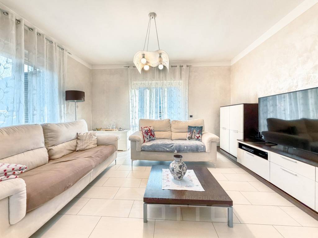 Villa a Gravellona toce in via cirla 22 - Foto 2