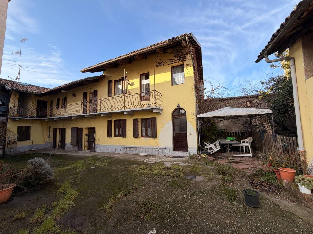 Casa indipendente a Crescentino in Via Camillo Benso di Cavour, 45 - Foto 2