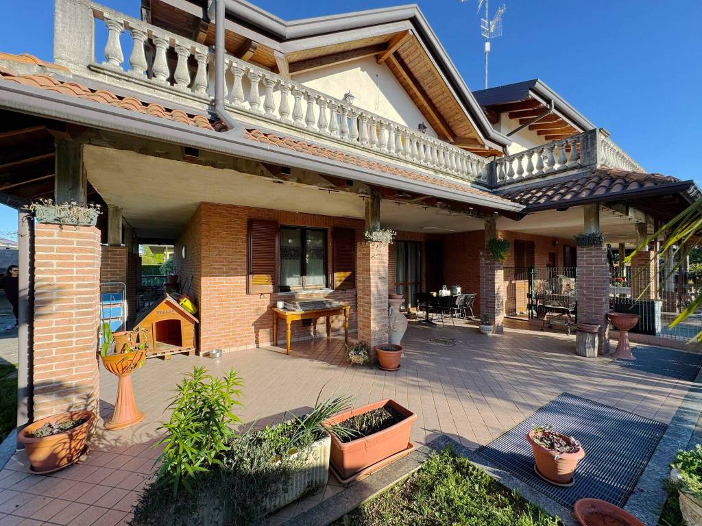 Villa a Locate varesino in Via Papa Giovanni XXIII - Foto 3