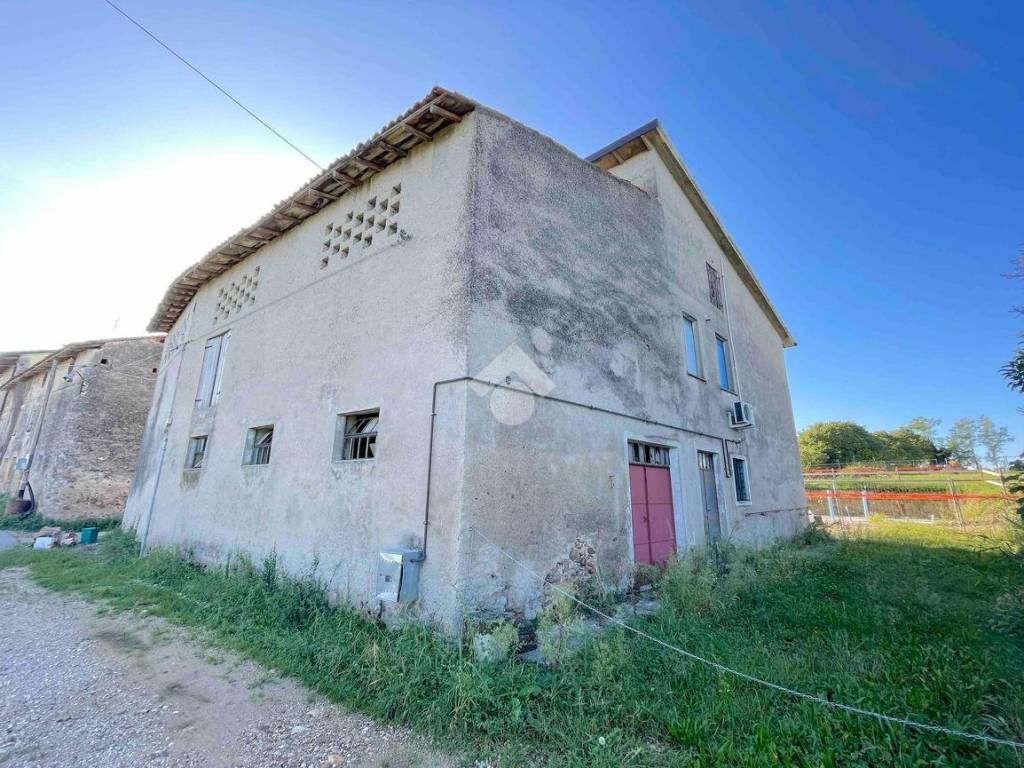 Rustico / casale a Castelnuovo del garda in Via Mischi, 1 - Foto 3