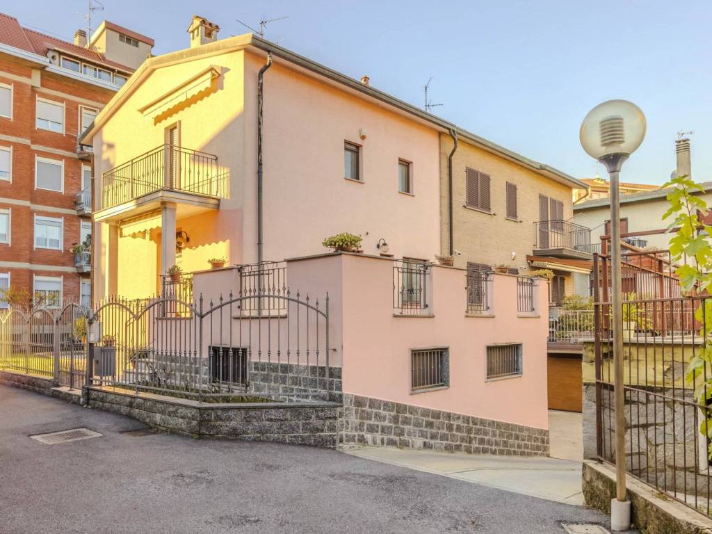 Villa a Novate milanese in Via Monte Grappa, 67 - Foto 2